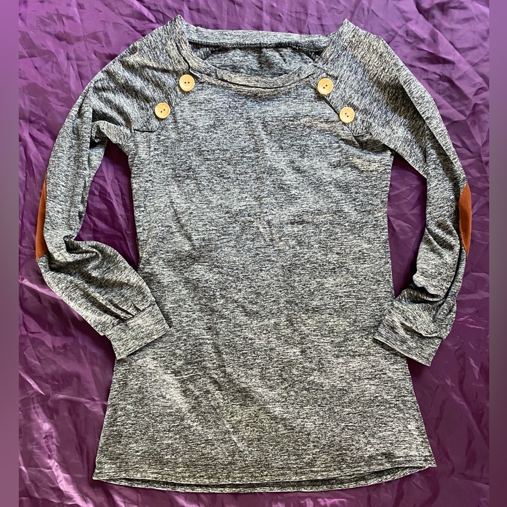 Gray Long Sleeve Women's Top with Button Accents
